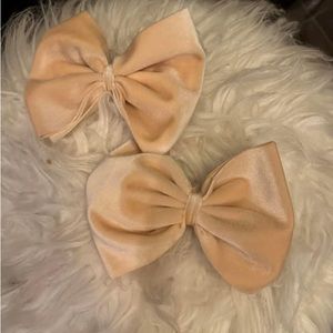 Cream velvet clip bows